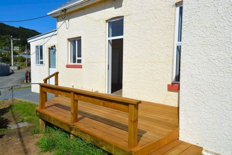 Photo of property in 252 Marine Parade, Bluff, 9814