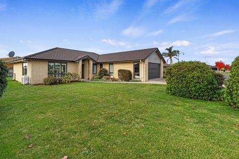 Photo of property in 102 Farringdon Avenue, Rototuna North, Hamilton, 3210