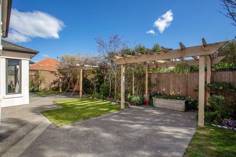 Photo of property in 39 Garreg Road, Fendalton, Christchurch, 8052