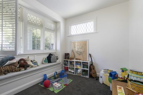 Photo of property in 36 Oroua Street, Eastbourne, Lower Hutt, 5013