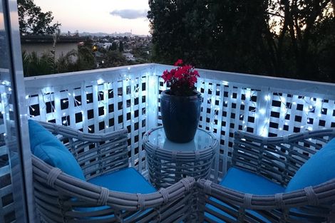 Photo of property in 2/80 Seaview Road, Castor Bay, Auckland, 0620