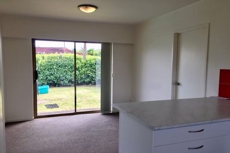 Photo of property in 21b Sunnypark Avenue, Rosehill, Papakura, 2113