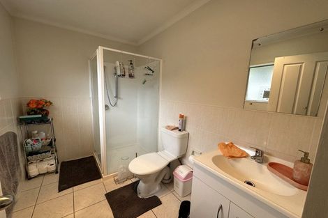 Photo of property in 1 Fleetwood Drive, Henderson, Auckland, 0612