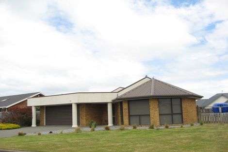 Photo of property in 3 Copperfield Close, Parklands, Christchurch, 8083