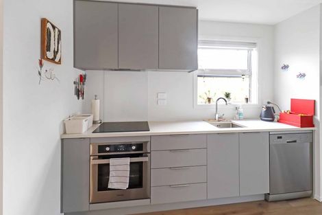 Photo of property in 15 Mcgrath Way, Taita, Lower Hutt, 5011