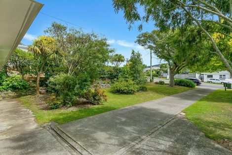 Photo of property in 4 Ranui Terrace, Tawa, Wellington, 5028