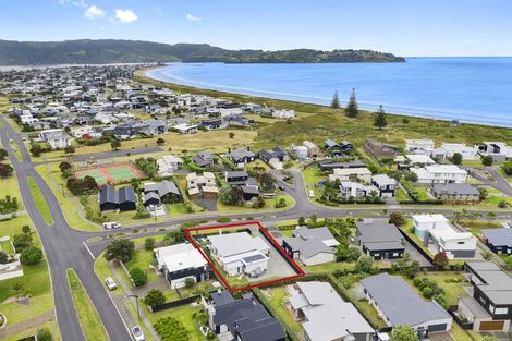 Photo of property in 4 Paraoa Crescent, Omaha, Warkworth, 0986