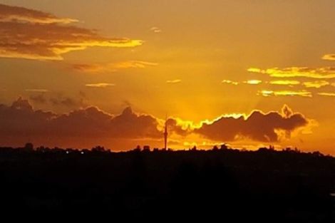 Photo of property in 1/2 Pitlochry Place, Highland Park, Auckland, 2010