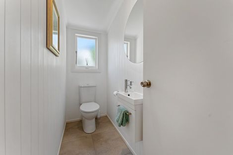 Photo of property in 9 Mayfair Place, Westown, New Plymouth, 4310