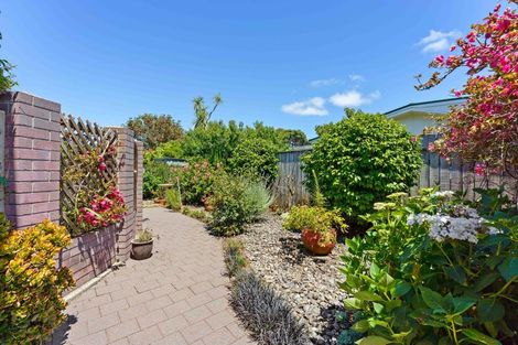 Photo of property in 10 Titoki Road, Waikanae Beach, Waikanae, 5036