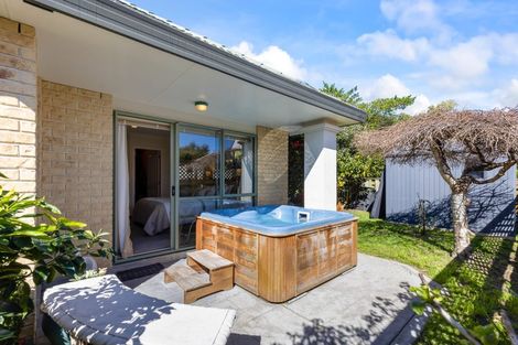 Photo of property in 16 Cranbrook Grove, Waikanae, 5036