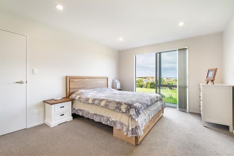 Photo of property in 135 Alec Craig Way, Gulf Harbour, Whangaparaoa, 0930