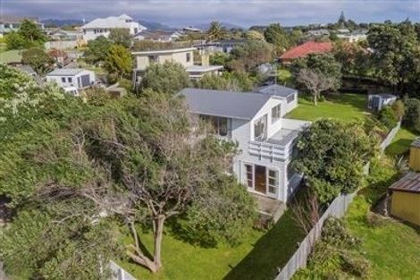 Photo of property in 6 Kaitawa Street, Waikanae Beach, Waikanae, 5036