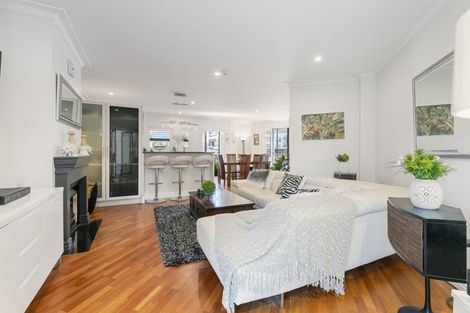 Photo of property in 2/177 Hurstmere Road, Takapuna, Auckland, 0622