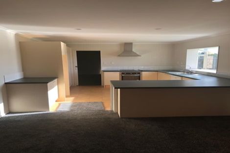 Photo of property in 15 Matilda Place, Weymouth, Auckland, 2103