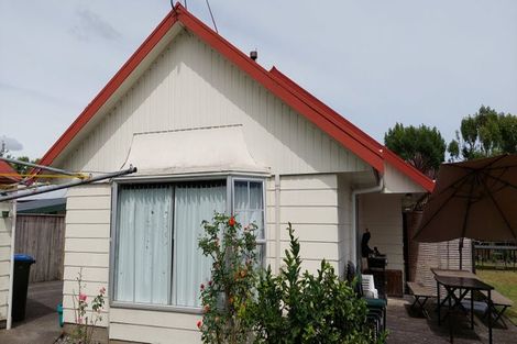 Photo of property in 98 Oakfield Crescent, Pukete, Hamilton, 3200