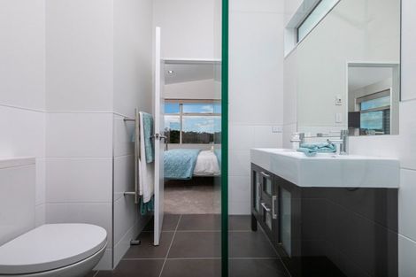 Photo of property in 17a Churchouse Road, Greenhithe, Auckland, 0632