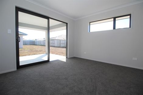 Photo of property in 21 Kaurinui Crescent, One Tree Point, 0118