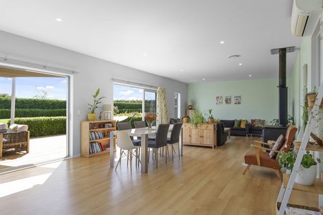 Photo of property in 14 Whitcombe Place, Darfield, 7571