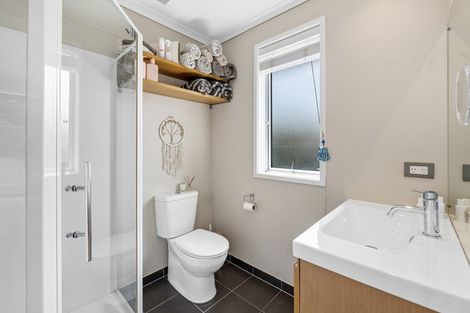 Photo of property in 16 Gavinike Place, Waimauku, 0812