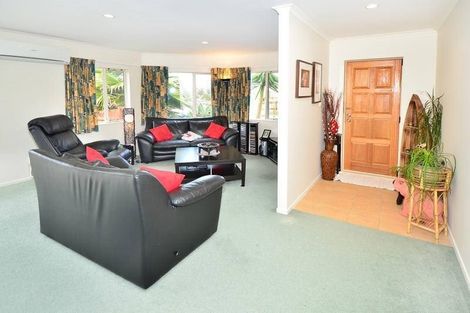 Photo of property in 92 Buscomb Avenue, Henderson, Auckland, 0610
