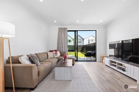 Photo of property in 33 Leo Waikari Crescent, Wallaceville, Upper Hutt, 5018