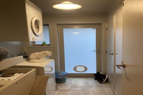 Photo of property in 4a Bemrose Place, Cockle Bay, Auckland, 2014