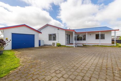 Photo of property in 26 Heta Road, Highlands Park, New Plymouth, 4312