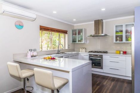 Photo of property in 31 Kate Sheppard Avenue, Torbay, Auckland, 0630