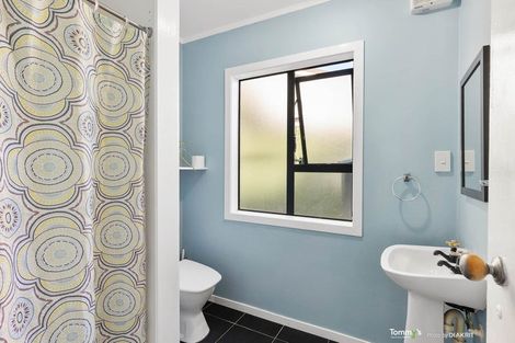 Photo of property in 60 Frobisher Street, Island Bay, Wellington, 6023