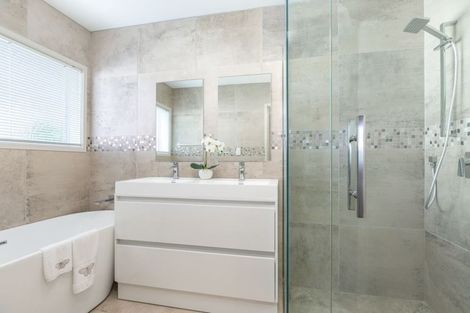 Photo of property in 2/38 East Coast Road, Milford, Auckland, 0620