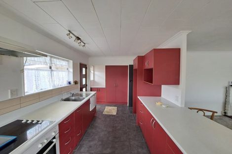 Photo of property in 81 Riversdale Drive, Merrilands, New Plymouth, 4312