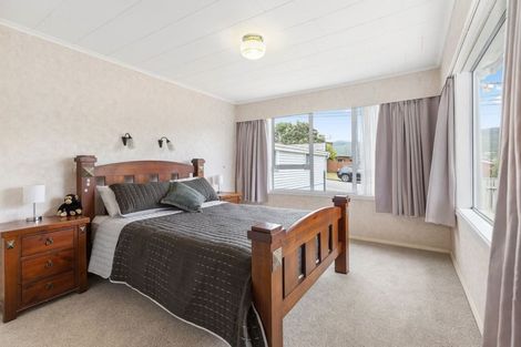 Photo of property in 8 Carleton Terrace, Tawa, Wellington, 5028