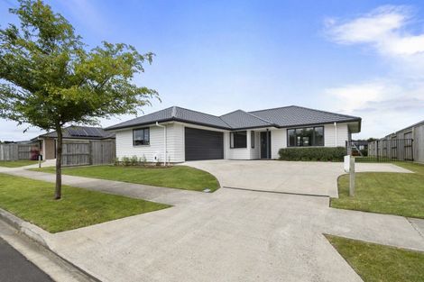 Photo of property in 21 Sardinia Grove, Fitzherbert, Palmerston North, 4410