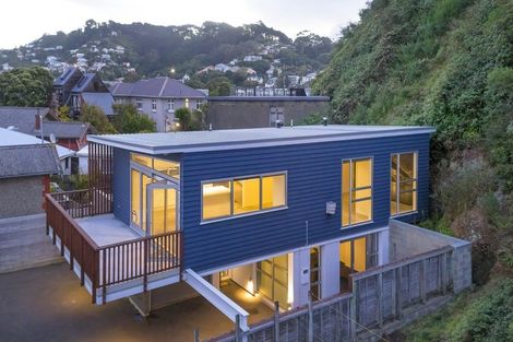 Photo of property in 528a Evans Bay Parade, Hataitai, Wellington, 6021