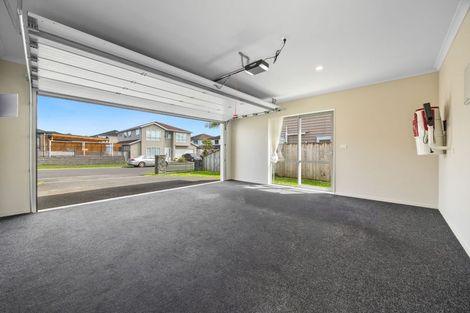 Photo of property in 1 Creggan Crescent, Flat Bush, Auckland, 2019