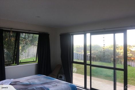 Photo of property in 29 Deverell Place, Northcross, Auckland, 0632