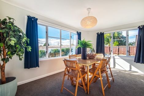 Photo of property in 1/72 Lynwood Road, New Lynn, Auckland, 0600
