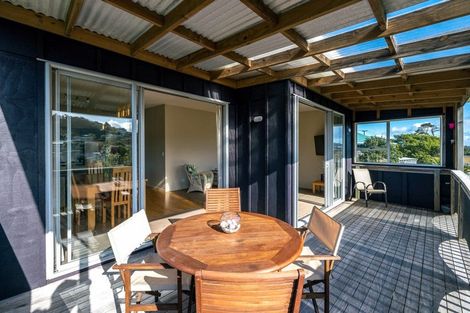 Photo of property in 23 Ocean Road, Surfdale, Waiheke Island, 1081