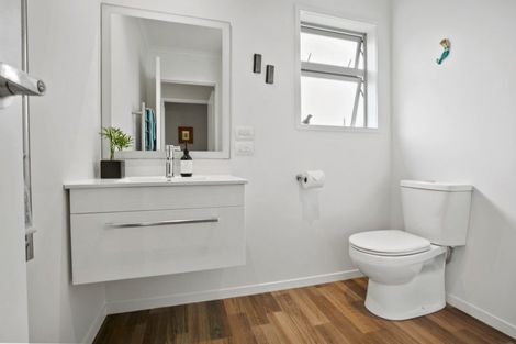 Photo of property in 5a Tui Grove, Oakura, 4314