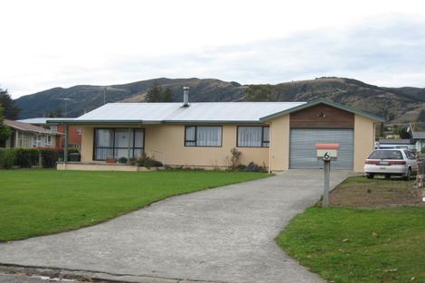 Photo of property in 6 Mill Street, Tapanui, 9522