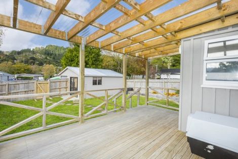 Photo of property in 64 Pinehaven Road, Pinehaven, Upper Hutt, 5019