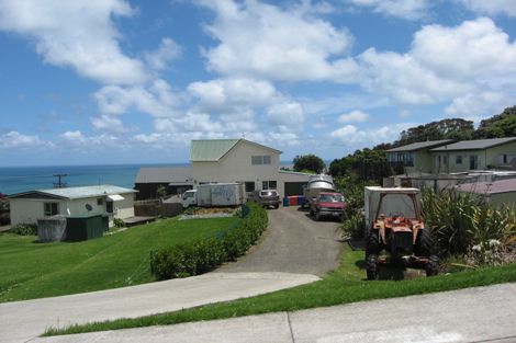 Photo of property in 4 Edwin Mitchelson Road, Muriwai, Waimauku, 0881