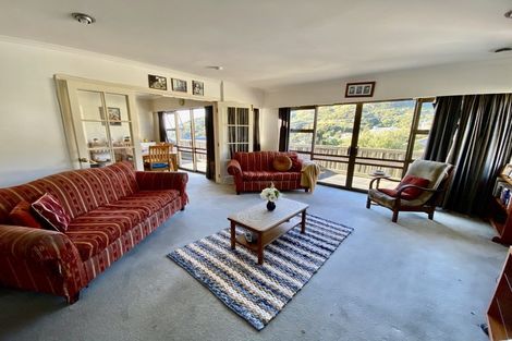 Photo of property in 42 Raroa Terrace, Tawa, Wellington, 5028