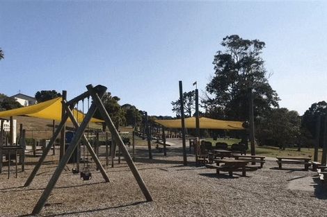 Photo of property in 15 Walnut Lane, Browns Bay, Auckland, 0630