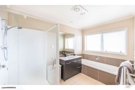 Photo of property in 15 Saltwood Street, Red Beach, 0932