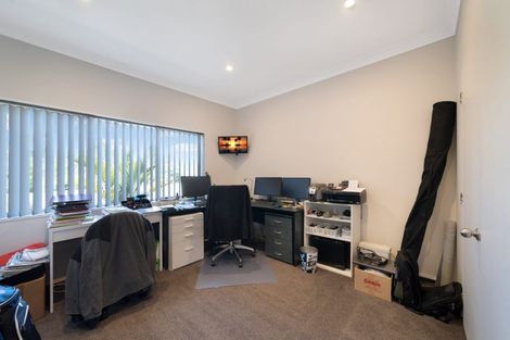 Photo of property in 154 Boord Crescent, Kumeu, 0891