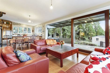 Photo of property in 859-863 West Coast Road, Oratia, Auckland, 0604