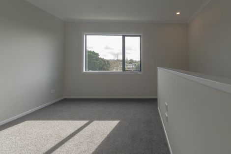Photo of property in 2/125b Metcalfe Road, Ranui, Auckland, 0612