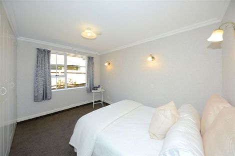 Photo of property in 2 Broadfell Avenue Avonhead Christchurch City